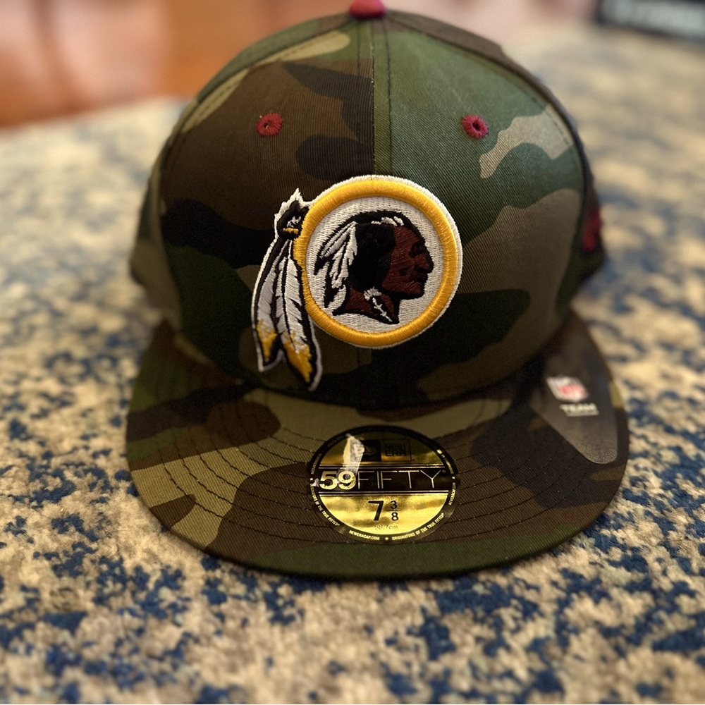 NWT - 59FIFTY SnapBack Washington Redskins hat